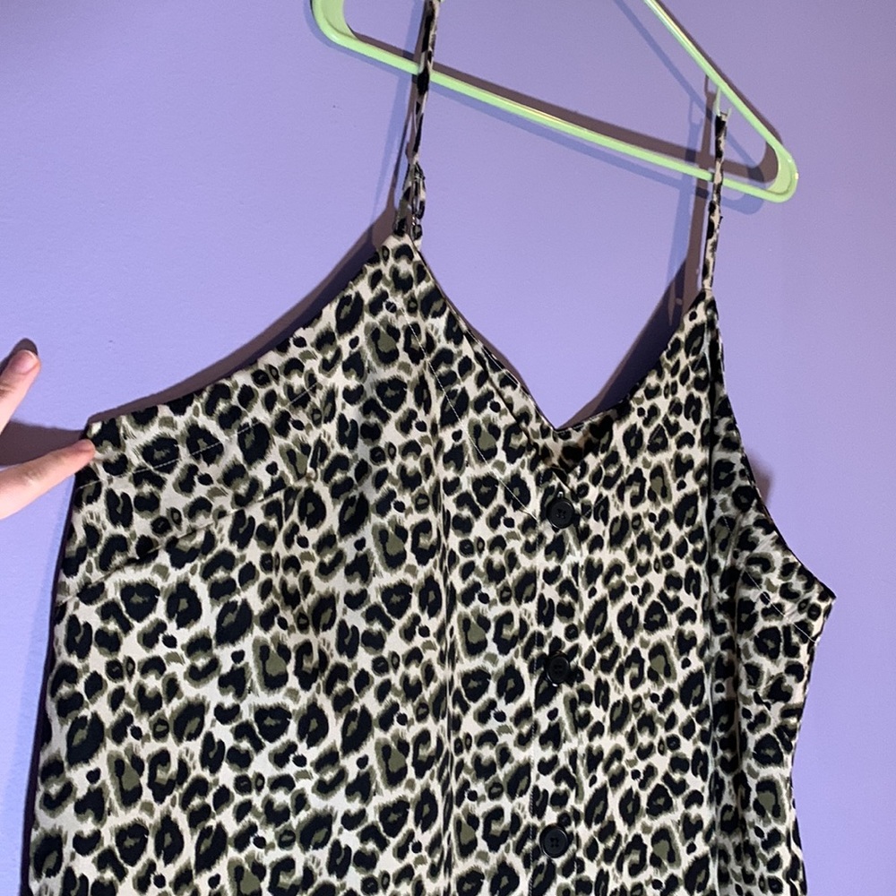 Main Strip Button Front Leopard Print Tank - Picture 6 of 6
